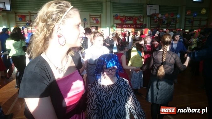 Zdjęcie w galerii na portalu naszraciborz.pl: Integracyjny bal karnawałowy uczniów ZSS nr 10 i Szkoły Podstawowej nr 1 wiadomości z regionu