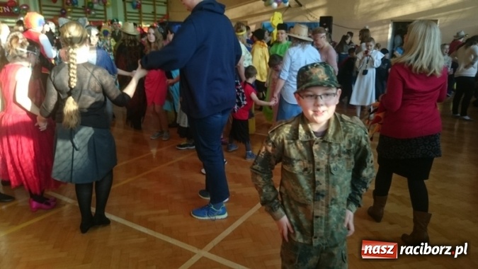 Zdjęcie w galerii na portalu naszraciborz.pl: Integracyjny bal karnawałowy uczniów ZSS nr 10 i Szkoły Podstawowej nr 1 wiadomości z regionu