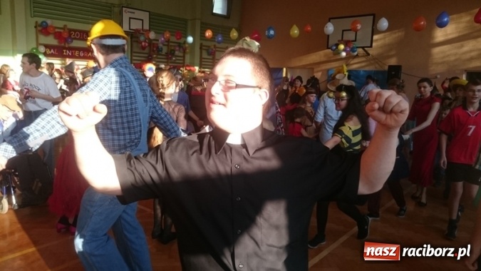 Zdjęcie w galerii na portalu naszraciborz.pl: Integracyjny bal karnawałowy uczniów ZSS nr 10 i Szkoły Podstawowej nr 1 wiadomości z regionu