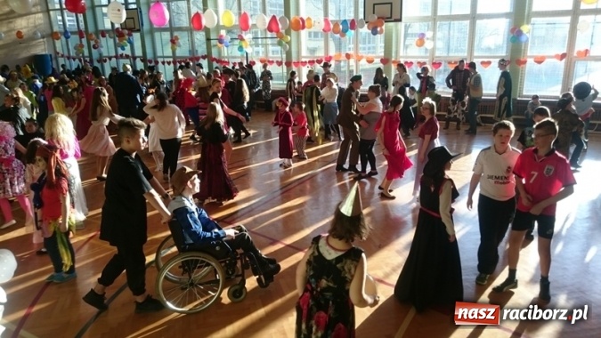 Zdjęcie w galerii na portalu naszraciborz.pl: Integracyjny bal karnawałowy uczniów ZSS nr 10 i Szkoły Podstawowej nr 1 wiadomości z regionu