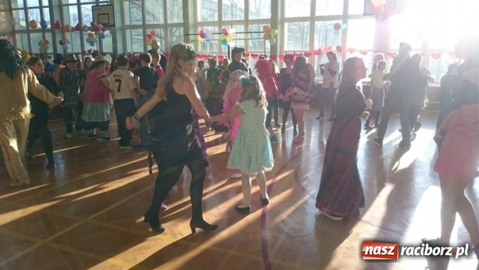 Zdjęcie w galerii na portalu naszraciborz.pl: Integracyjny bal karnawałowy uczniów ZSS nr 10 i Szkoły Podstawowej nr 1 wiadomości z regionu