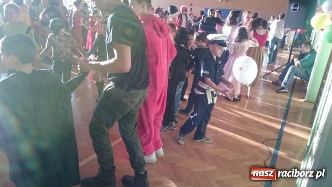 Zdjęcie w galerii na portalu naszraciborz.pl: Integracyjny bal karnawałowy uczniów ZSS nr 10 i Szkoły Podstawowej nr 1 wiadomości z regionu