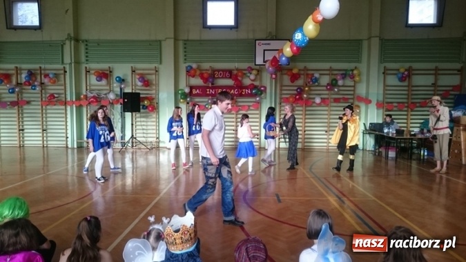 Zdjęcie w galerii na portalu naszraciborz.pl: Integracyjny bal karnawałowy uczniów ZSS nr 10 i Szkoły Podstawowej nr 1 wiadomości z regionu
