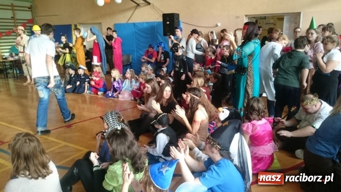 Zdjęcie w galerii na portalu naszraciborz.pl: Integracyjny bal karnawałowy uczniów ZSS nr 10 i Szkoły Podstawowej nr 1 wiadomości z regionu