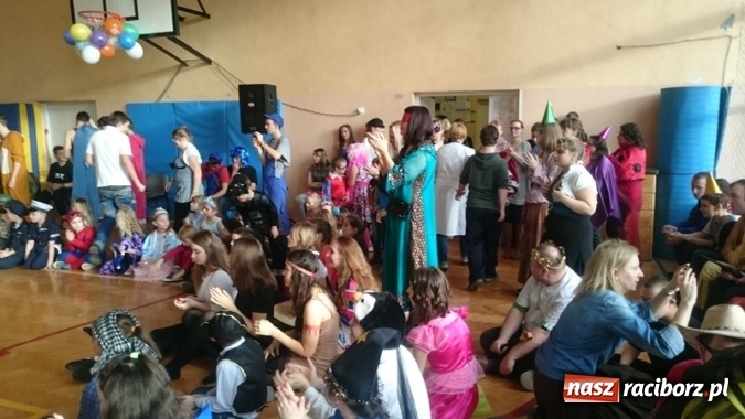 Zdjęcie w galerii na portalu naszraciborz.pl: Integracyjny bal karnawałowy uczniów ZSS nr 10 i Szkoły Podstawowej nr 1 wiadomości z regionu