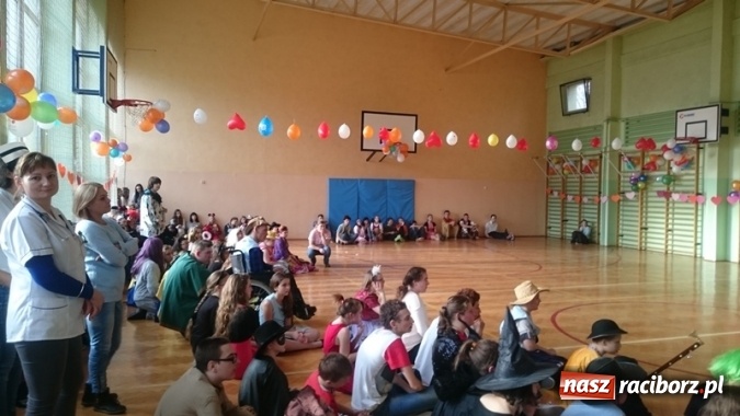 Zdjęcie w galerii na portalu naszraciborz.pl: Integracyjny bal karnawałowy uczniów ZSS nr 10 i Szkoły Podstawowej nr 1 wiadomości z regionu