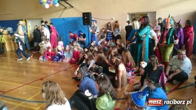Zdjęcie w galerii na portalu naszraciborz.pl: Integracyjny bal karnawałowy uczniów ZSS nr 10 i Szkoły Podstawowej nr 1 wiadomości z regionu