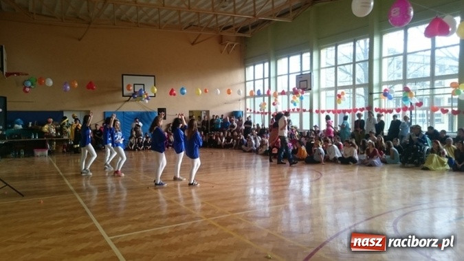 Zdjęcie w galerii na portalu naszraciborz.pl: Integracyjny bal karnawałowy uczniów ZSS nr 10 i Szkoły Podstawowej nr 1 wiadomości z regionu