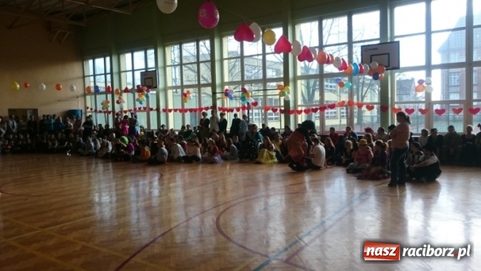 Zdjęcie w galerii na portalu naszraciborz.pl: Integracyjny bal karnawałowy uczniów ZSS nr 10 i Szkoły Podstawowej nr 1 wiadomości z regionu