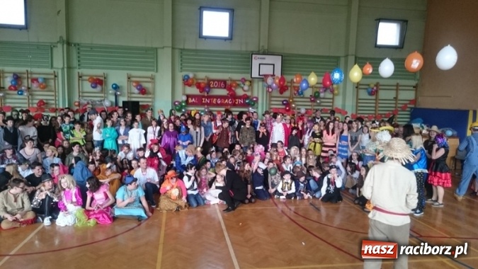 Zdjęcie w galerii na portalu naszraciborz.pl: Integracyjny bal karnawałowy uczniów ZSS nr 10 i Szkoły Podstawowej nr 1 wiadomości z regionu