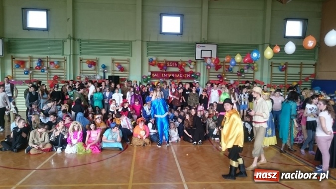 Zdjęcie w galerii na portalu naszraciborz.pl: Integracyjny bal karnawałowy uczniów ZSS nr 10 i Szkoły Podstawowej nr 1 wiadomości z regionu