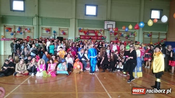 Zdjęcie w galerii na portalu naszraciborz.pl: Integracyjny bal karnawałowy uczniów ZSS nr 10 i Szkoły Podstawowej nr 1 wiadomości z regionu