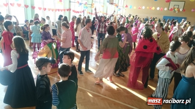 Zdjęcie w galerii na portalu naszraciborz.pl: Integracyjny bal karnawałowy uczniów ZSS nr 10 i Szkoły Podstawowej nr 1 wiadomości z regionu