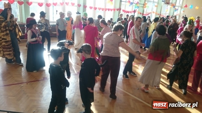 Zdjęcie w galerii na portalu naszraciborz.pl: Integracyjny bal karnawałowy uczniów ZSS nr 10 i Szkoły Podstawowej nr 1 wiadomości z regionu