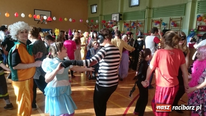 Zdjęcie w galerii na portalu naszraciborz.pl: Integracyjny bal karnawałowy uczniów ZSS nr 10 i Szkoły Podstawowej nr 1 wiadomości z regionu