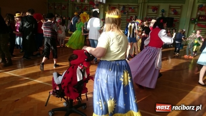 Zdjęcie w galerii na portalu naszraciborz.pl: Integracyjny bal karnawałowy uczniów ZSS nr 10 i Szkoły Podstawowej nr 1 wiadomości z regionu