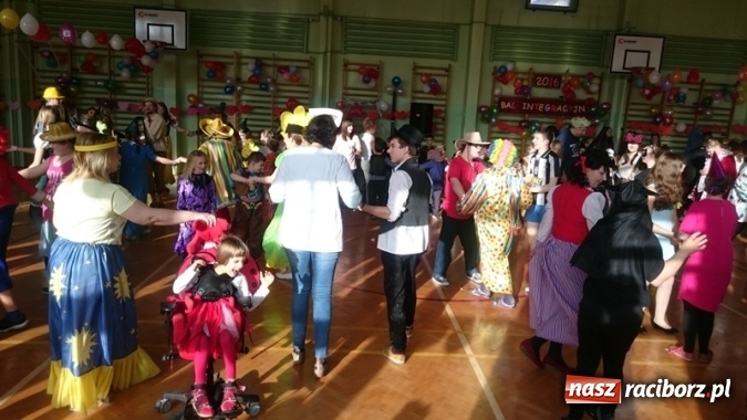 Zdjęcie w galerii na portalu naszraciborz.pl: Integracyjny bal karnawałowy uczniów ZSS nr 10 i Szkoły Podstawowej nr 1 wiadomości z regionu