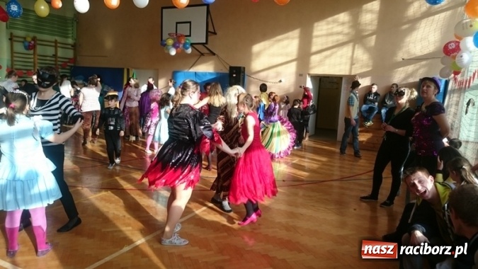 Zdjęcie w galerii na portalu naszraciborz.pl: Integracyjny bal karnawałowy uczniów ZSS nr 10 i Szkoły Podstawowej nr 1 wiadomości z regionu