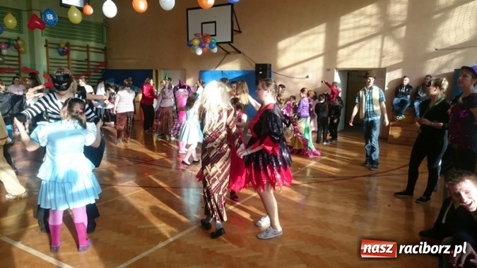 Zdjęcie w galerii na portalu naszraciborz.pl: Integracyjny bal karnawałowy uczniów ZSS nr 10 i Szkoły Podstawowej nr 1 wiadomości z regionu