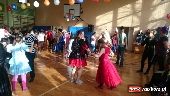 Zdjęcie w galerii na portalu naszraciborz.pl: Integracyjny bal karnawałowy uczniów ZSS nr 10 i Szkoły Podstawowej nr 1 wiadomości z regionu