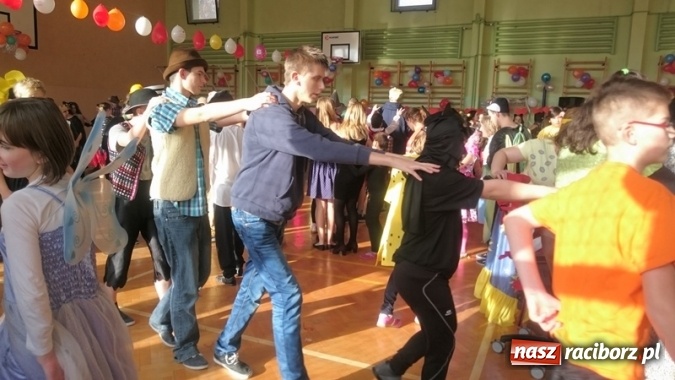 Zdjęcie w galerii na portalu naszraciborz.pl: Integracyjny bal karnawałowy uczniów ZSS nr 10 i Szkoły Podstawowej nr 1 wiadomości z regionu