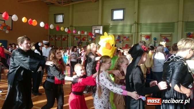 Zdjęcie w galerii na portalu naszraciborz.pl: Integracyjny bal karnawałowy uczniów ZSS nr 10 i Szkoły Podstawowej nr 1 wiadomości z regionu