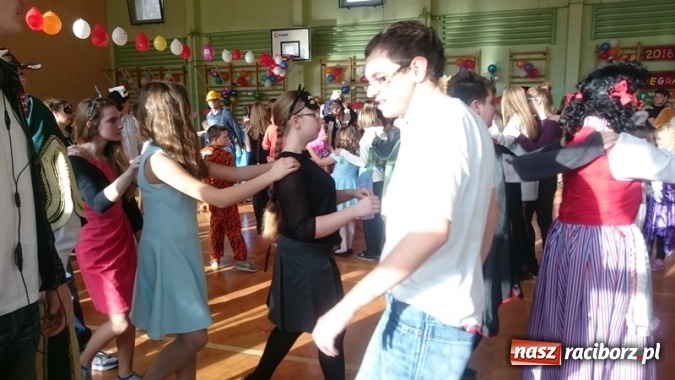 Zdjęcie w galerii na portalu naszraciborz.pl: Integracyjny bal karnawałowy uczniów ZSS nr 10 i Szkoły Podstawowej nr 1 wiadomości z regionu