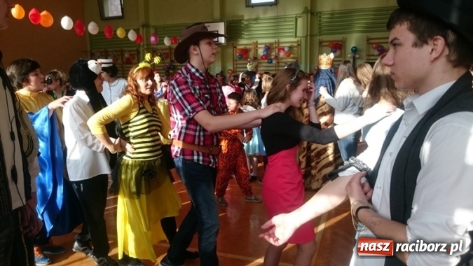 Zdjęcie w galerii na portalu naszraciborz.pl: Integracyjny bal karnawałowy uczniów ZSS nr 10 i Szkoły Podstawowej nr 1 wiadomości z regionu