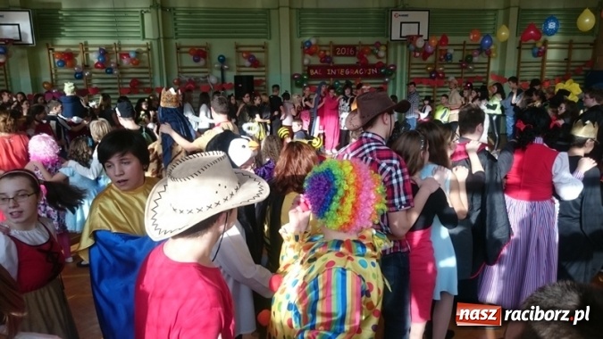 Zdjęcie w galerii na portalu naszraciborz.pl: Integracyjny bal karnawałowy uczniów ZSS nr 10 i Szkoły Podstawowej nr 1 wiadomości z regionu