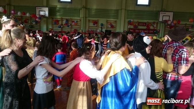 Zdjęcie w galerii na portalu naszraciborz.pl: Integracyjny bal karnawałowy uczniów ZSS nr 10 i Szkoły Podstawowej nr 1 wiadomości z regionu