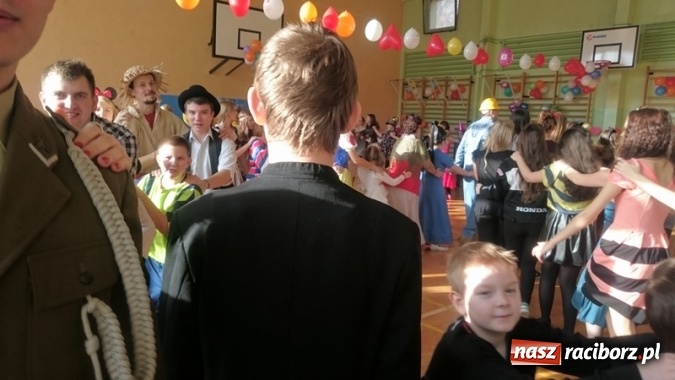 Zdjęcie w galerii na portalu naszraciborz.pl: Integracyjny bal karnawałowy uczniów ZSS nr 10 i Szkoły Podstawowej nr 1 wiadomości z regionu