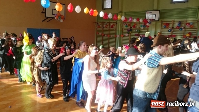 Zdjęcie w galerii na portalu naszraciborz.pl: Integracyjny bal karnawałowy uczniów ZSS nr 10 i Szkoły Podstawowej nr 1 wiadomości z regionu