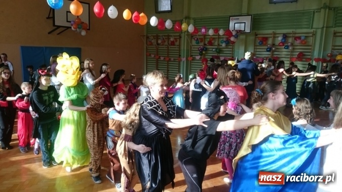 Zdjęcie w galerii na portalu naszraciborz.pl: Integracyjny bal karnawałowy uczniów ZSS nr 10 i Szkoły Podstawowej nr 1 wiadomości z regionu