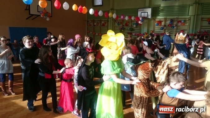 Zdjęcie w galerii na portalu naszraciborz.pl: Integracyjny bal karnawałowy uczniów ZSS nr 10 i Szkoły Podstawowej nr 1 wiadomości z regionu