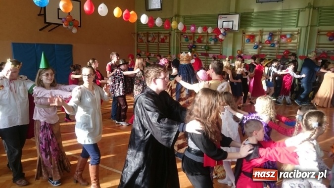 Zdjęcie w galerii na portalu naszraciborz.pl: Integracyjny bal karnawałowy uczniów ZSS nr 10 i Szkoły Podstawowej nr 1 wiadomości z regionu