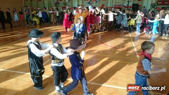 Zdjęcie w galerii na portalu naszraciborz.pl: Integracyjny bal karnawałowy uczniów ZSS nr 10 i Szkoły Podstawowej nr 1 wiadomości z regionu