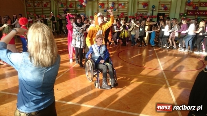 Zdjęcie w galerii na portalu naszraciborz.pl: Integracyjny bal karnawałowy uczniów ZSS nr 10 i Szkoły Podstawowej nr 1 wiadomości z regionu
