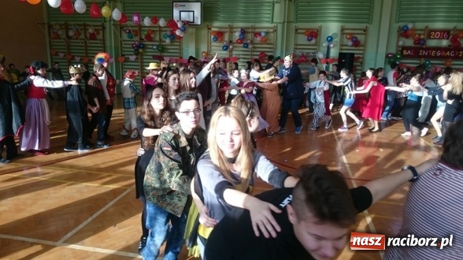 Zdjęcie w galerii na portalu naszraciborz.pl: Integracyjny bal karnawałowy uczniów ZSS nr 10 i Szkoły Podstawowej nr 1 wiadomości z regionu