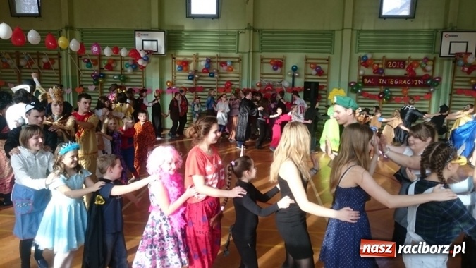 Zdjęcie w galerii na portalu naszraciborz.pl: Integracyjny bal karnawałowy uczniów ZSS nr 10 i Szkoły Podstawowej nr 1 wiadomości z regionu
