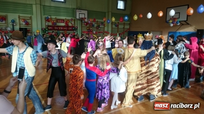 Zdjęcie w galerii na portalu naszraciborz.pl: Integracyjny bal karnawałowy uczniów ZSS nr 10 i Szkoły Podstawowej nr 1 wiadomości z regionu