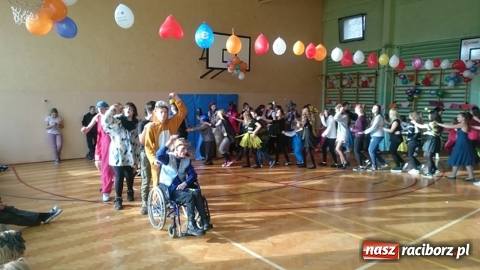Zdjęcie w galerii na portalu naszraciborz.pl: Integracyjny bal karnawałowy uczniów ZSS nr 10 i Szkoły Podstawowej nr 1 wiadomości z regionu