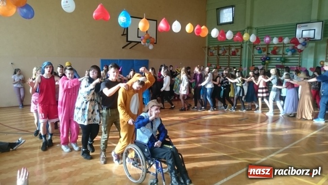 Zdjęcie w galerii na portalu naszraciborz.pl: Integracyjny bal karnawałowy uczniów ZSS nr 10 i Szkoły Podstawowej nr 1 wiadomości z regionu