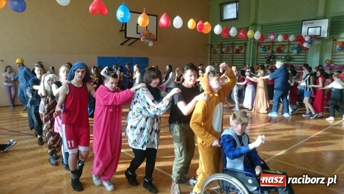 Zdjęcie w galerii na portalu naszraciborz.pl: Integracyjny bal karnawałowy uczniów ZSS nr 10 i Szkoły Podstawowej nr 1 wiadomości z regionu