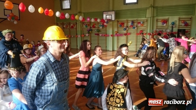 Zdjęcie w galerii na portalu naszraciborz.pl: Integracyjny bal karnawałowy uczniów ZSS nr 10 i Szkoły Podstawowej nr 1 wiadomości z regionu