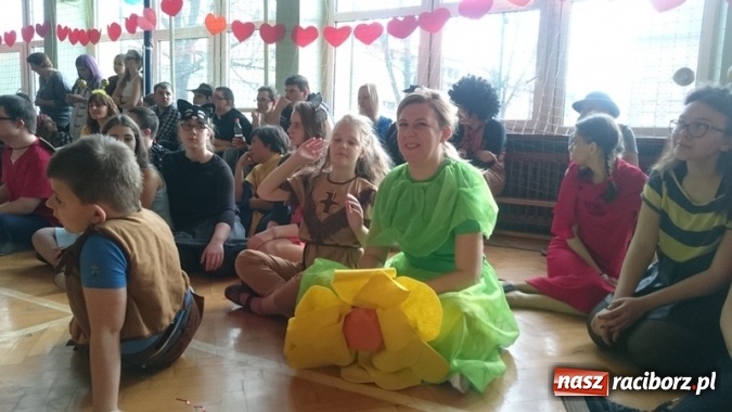 Zdjęcie w galerii na portalu naszraciborz.pl: Integracyjny bal karnawałowy uczniów ZSS nr 10 i Szkoły Podstawowej nr 1 wiadomości z regionu