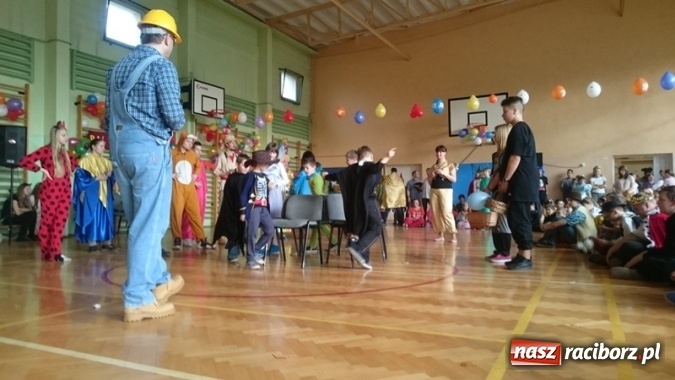 Zdjęcie w galerii na portalu naszraciborz.pl: Integracyjny bal karnawałowy uczniów ZSS nr 10 i Szkoły Podstawowej nr 1 wiadomości z regionu