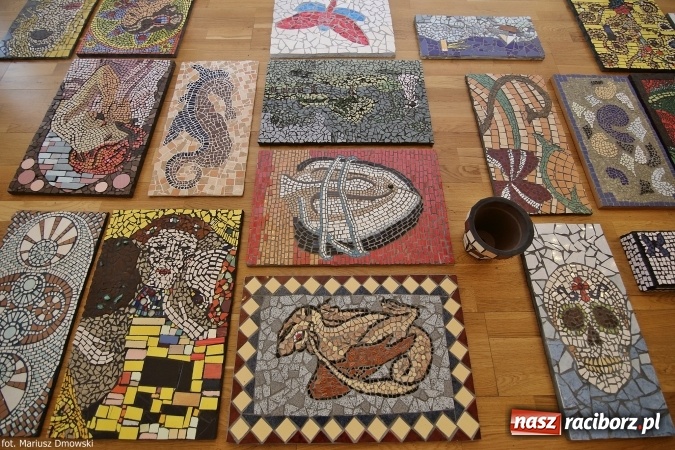 Zdjęcie w galerii na portalu naszraciborz.pl: Mozaika i witraż - na zamku otwarto nową wystawę wiadomości z regionu