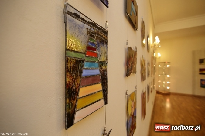 Zdjęcie w galerii na portalu naszraciborz.pl: Mozaika i witraż - na zamku otwarto nową wystawę wiadomości z regionu