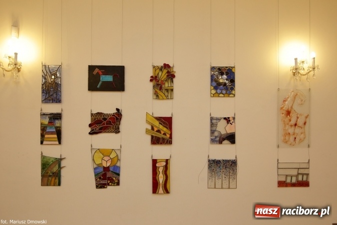 Zdjęcie w galerii na portalu naszraciborz.pl: Mozaika i witraż - na zamku otwarto nową wystawę wiadomości z regionu