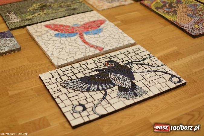 Zdjęcie w galerii na portalu naszraciborz.pl: Mozaika i witraż - na zamku otwarto nową wystawę wiadomości z regionu